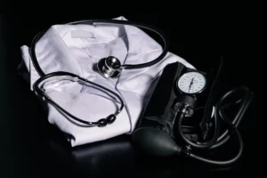 A patient meeting with a nephrologist at ANC in Minnesota to discuss how hypertension affects kidney health.